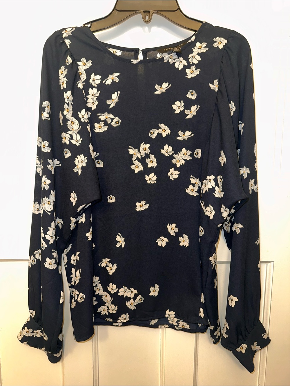 ⭐️ Banana Republic XS Navy Floral Long-Sleeve Blouse